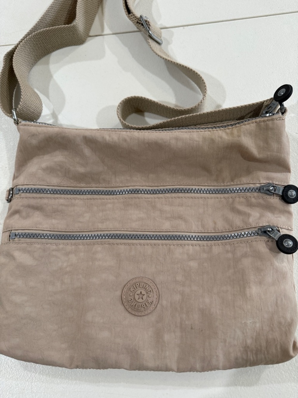 Kipling Alvar Kahki Nylon Crossbody/Shoulder Multi Zip Front Pocket Autumn Fall